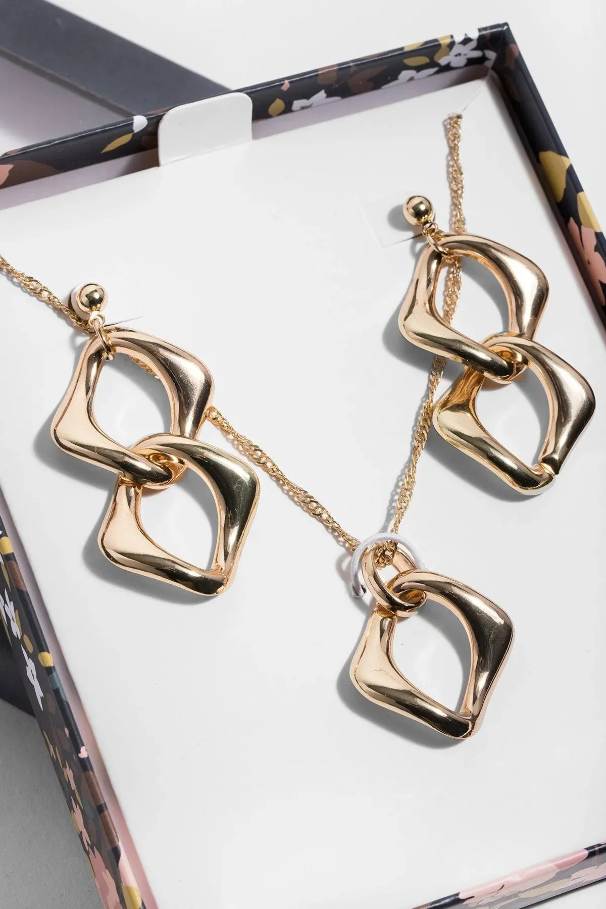 Gold Chain Infinity Necklace and Earring Gift Box