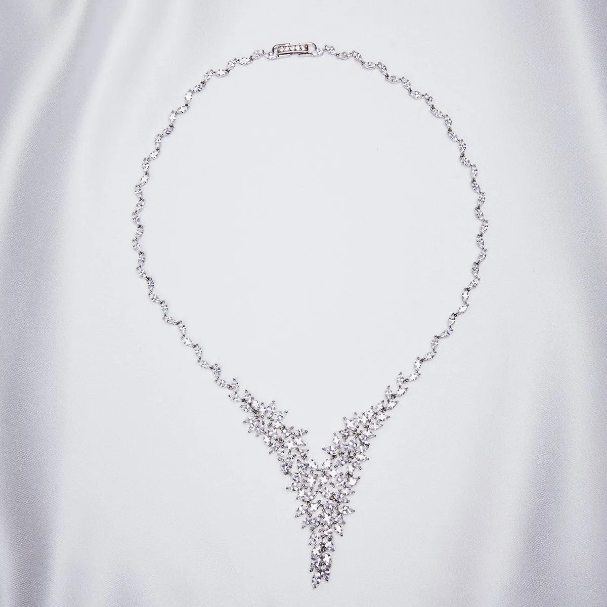 Starlett Crystal Necklace with FREE GIFT BOX